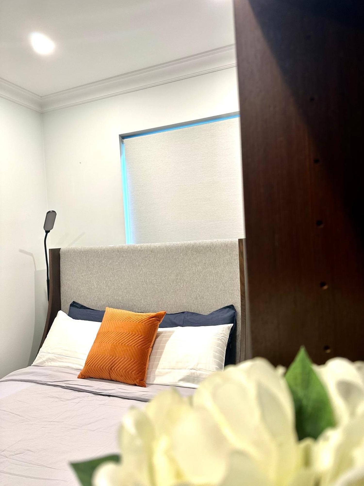 Private 1 Bed Accom With Bathroom In A 3 Bed Apartment - Melb Cbd, Regency Towers - Free Parking, Wifi And Pool Melbourne Eksteriør billede