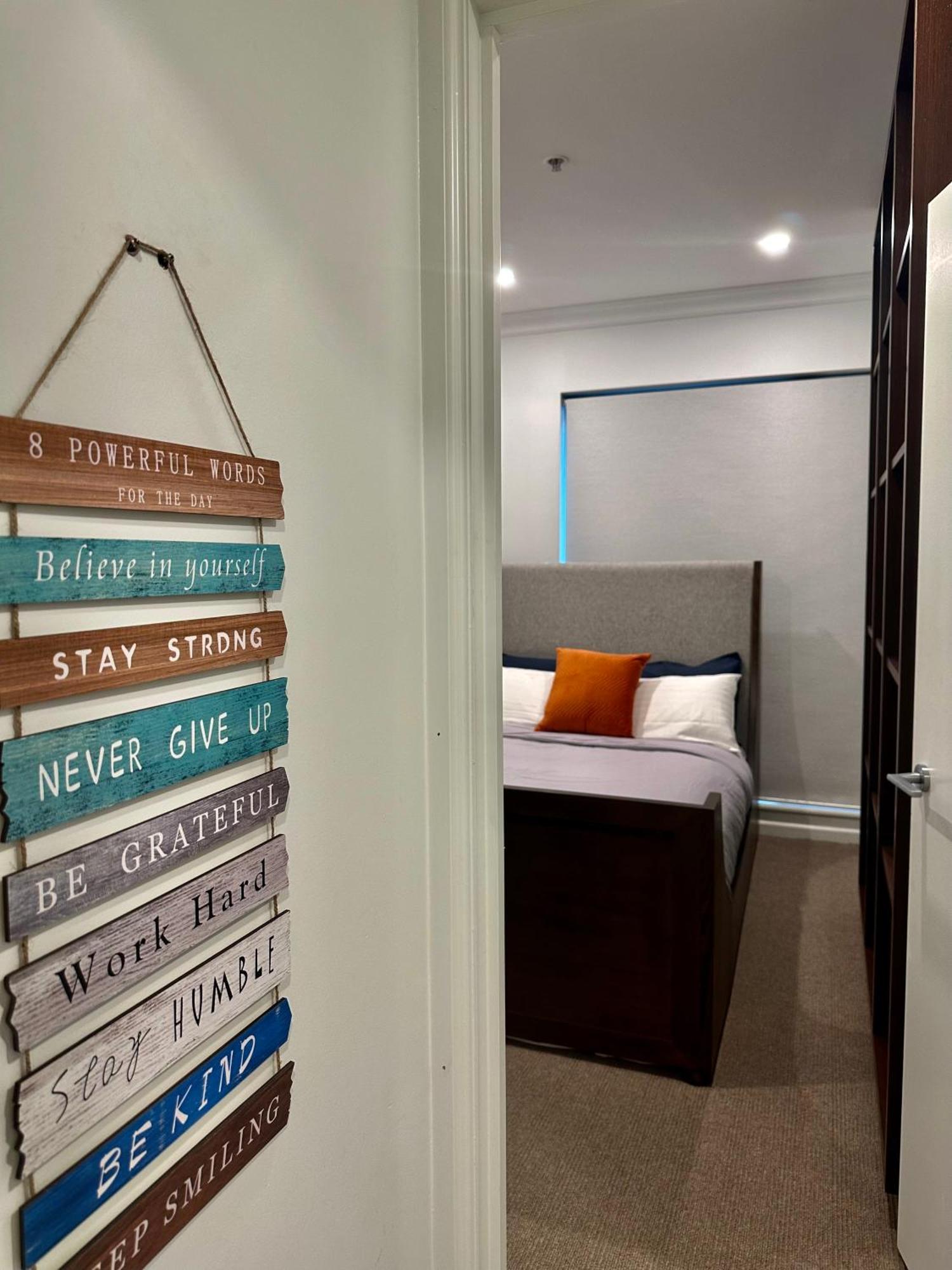 Private 1 Bed Accom With Bathroom In A 3 Bed Apartment - Melb Cbd, Regency Towers - Free Parking, Wifi And Pool Melbourne Eksteriør billede